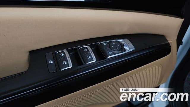 Kia Carnival 2023 — Фото 18/20