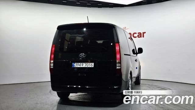 Hyundai Staria 2022 — ფოტო 4/20