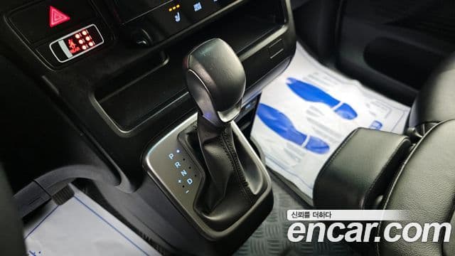 Hyundai Staria 2022 — ფოტო 9/20