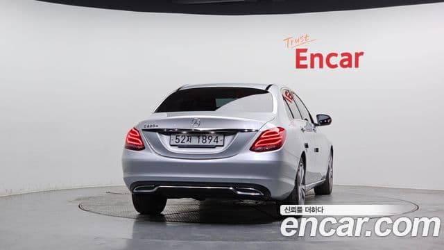 Mercedes-Benz C-Class 2018 — Фото 3/20