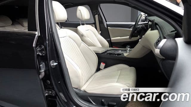 Genesis G70 2021 — ფოტო 11/20