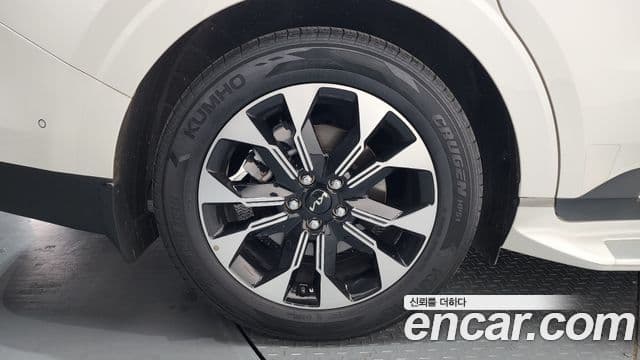Kia Carnival 2021 — Photo 7/20