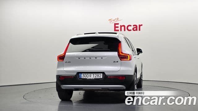 Volvo XC40 2022 — Фото 3/20