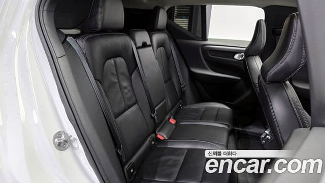 Volvo XC40 2022 — Фото 11/20