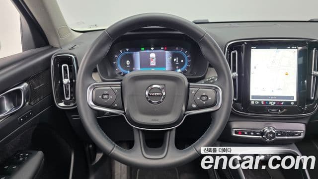 Volvo XC40 2022 — Фото 12/20