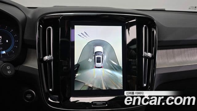 Volvo XC40 2022 — Фото 14/20