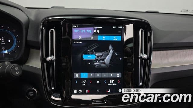 Volvo XC40 2022 — Фото 16/20