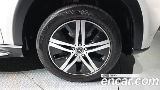 Mercedes-Benz GLE-Class 2020 — Photo 9/20