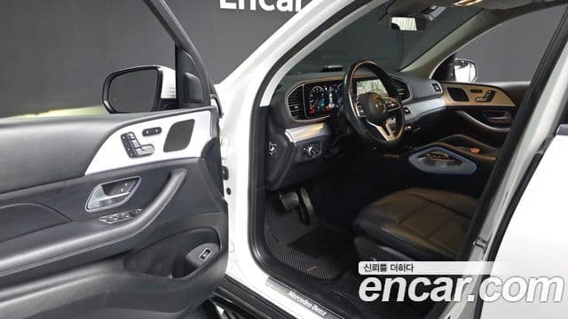 Mercedes-Benz GLE-Class 2020 — Photo 17/20
