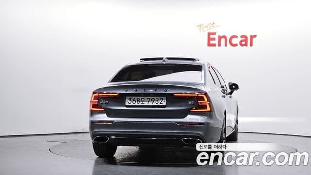 Volvo S60 2020 — ფოტო 3/20