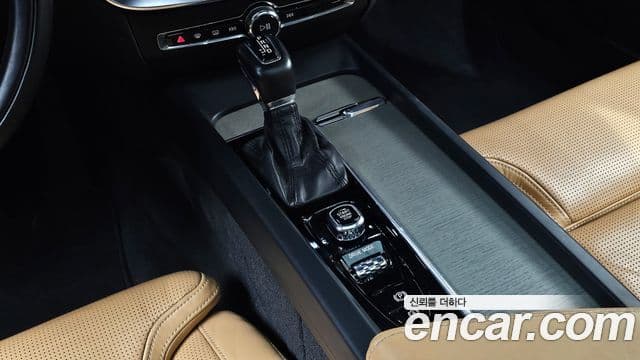 Volvo S60 2020 — ფოტო 18/20