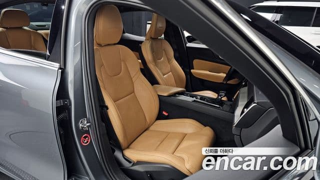 Volvo S60 2020 — ფოტო 8/20