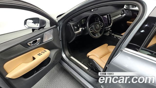 Volvo S60 2020 — ფოტო 13/20