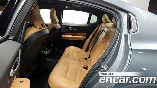 Volvo S60 2020 — ფოტო 2/20