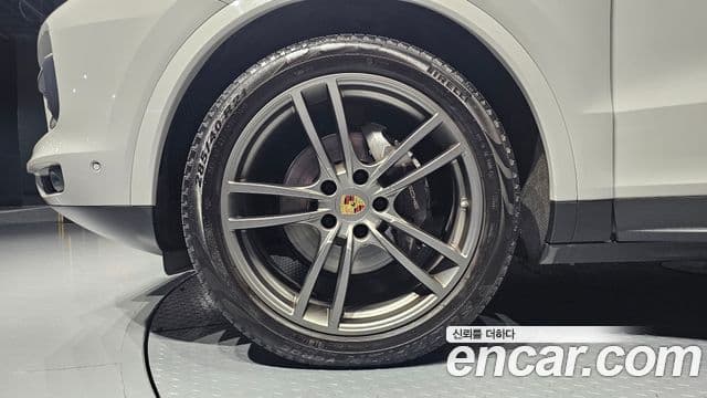 Porsche Cayenne 2021 — Photo 10/20