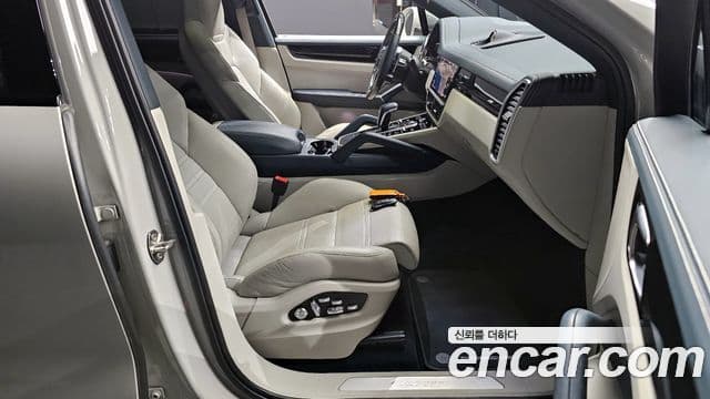 Porsche Cayenne 2021 — Photo 1/20