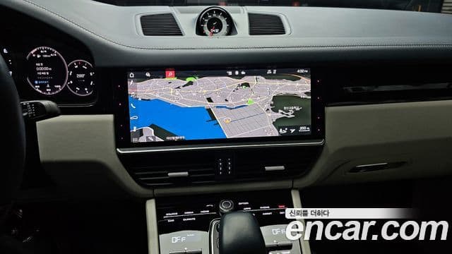 Porsche Cayenne 2021 — Photo 13/20