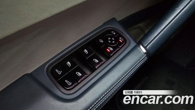 Porsche Cayenne 2021 — Photo 16/20
