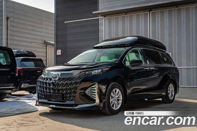 Toyota Sienna 2025 — ფოტო 8/18