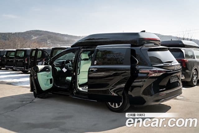 Toyota Sienna 2025 — ფოტო 18/18
