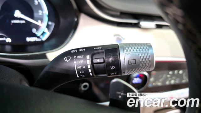 Genesis GV70 2024 — ფოტო 17/20