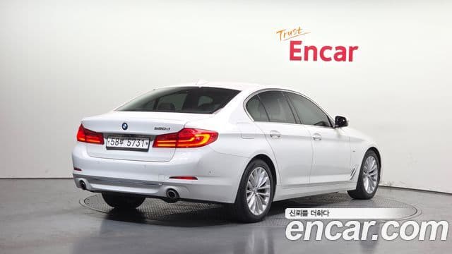 BMW 5 Series 2018 — ფოტო 2/20