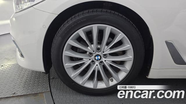 BMW 5 Series 2018 — ფოტო 5/20