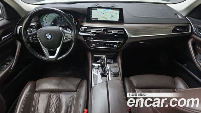 BMW 5 Series 2018 — ფოტო 7/20
