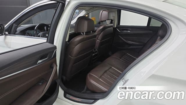 BMW 5 Series 2018 — ფოტო 11/20