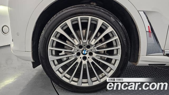 BMW X7 2022 — ფოტო 5/20