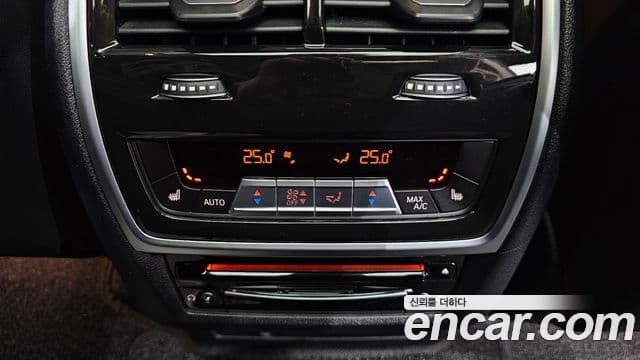 BMW X7 2022 — ფოტო 17/20