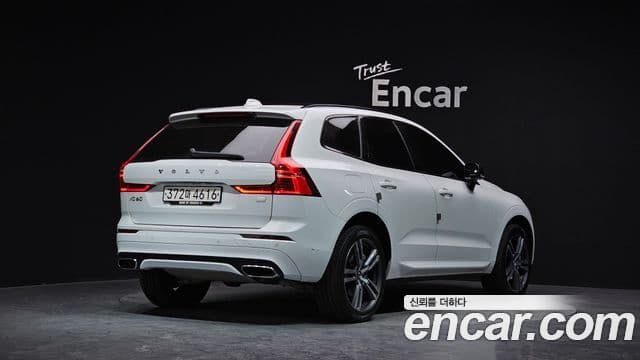 Volvo XC60 2020 — ფოტო 2/20