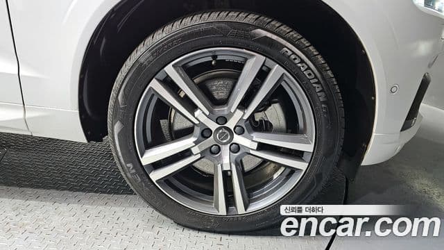 Volvo XC60 2020 — ფოტო 5/20