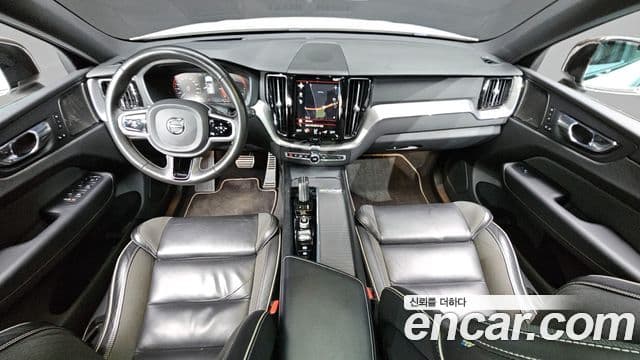 Volvo XC60 2020 — ფოტო 7/20