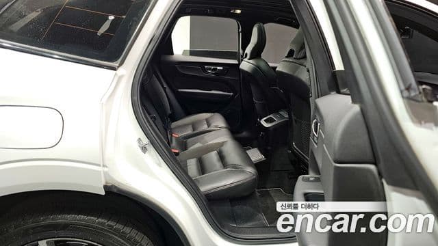 Volvo XC60 2020 — ფოტო 12/20