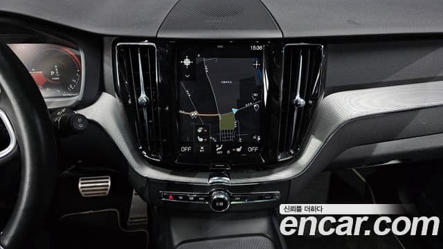 Volvo XC60 2020 — ფოტო 14/20