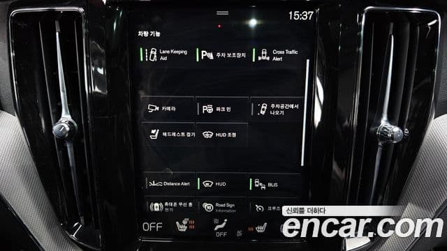 Volvo XC60 2020 — ფოტო 16/20