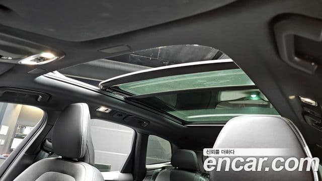 Volvo XC60 2020 — ფოტო 18/20