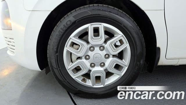 Hyundai Staria 2023 — Photo 5/20