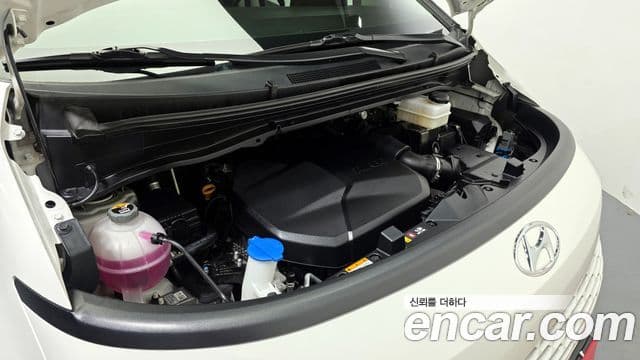 Hyundai Staria 2023 — Photo 17/20