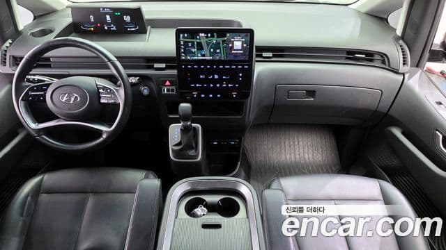 Hyundai Staria 2023 — Photo 9/20