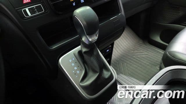 Hyundai Staria 2023 — Photo 2/20