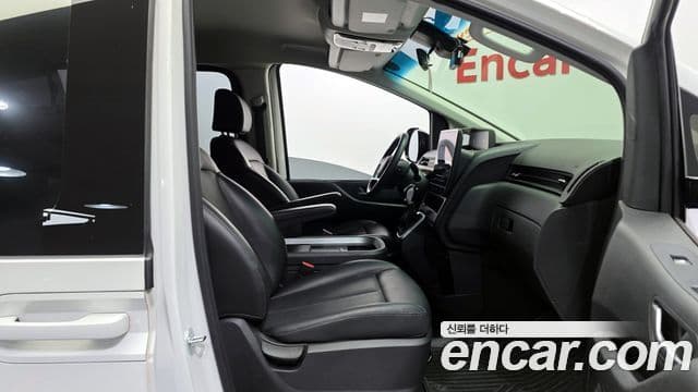 Hyundai Staria 2023 — Photo 18/20