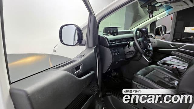 Hyundai Staria 2023 — Photo 15/20