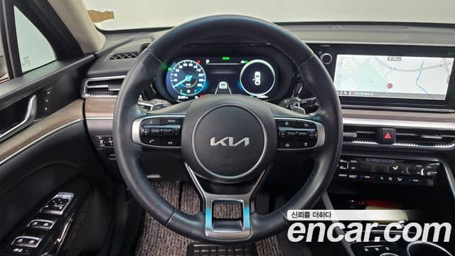 Kia K5 2021 — ფოტო 13/20
