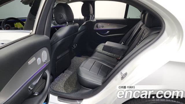 Mercedes-Benz E-Class 2018 — Şəkil 11/20