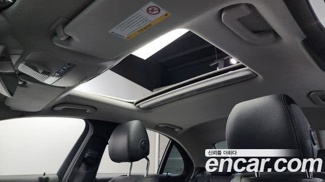 Mercedes-Benz E-Class 2018 — Şəkil 19/20