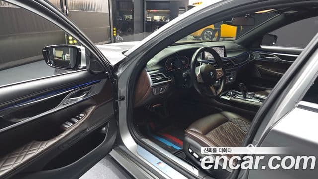 BMW 7 Series 2019 — Фото 10/20