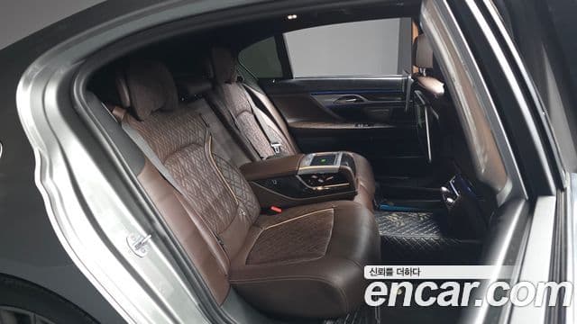 BMW 7 Series 2019 — Фото 12/20