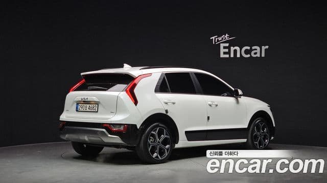 Kia Niro 2022 — ფოტო 2/20